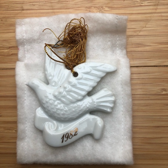 Vintage Avon Christmas 1982 Remembrance Ceramic Dove Ornaments Lot of 3 - Picture 2 of 9